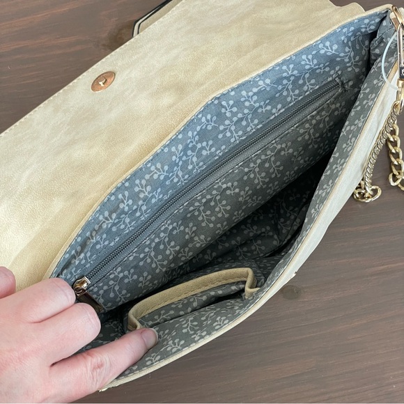 NWT Francescas Floral Embroidered Flapover Crossbody Bag w/ Gold Chainlink Strap - Picture 5 of 11